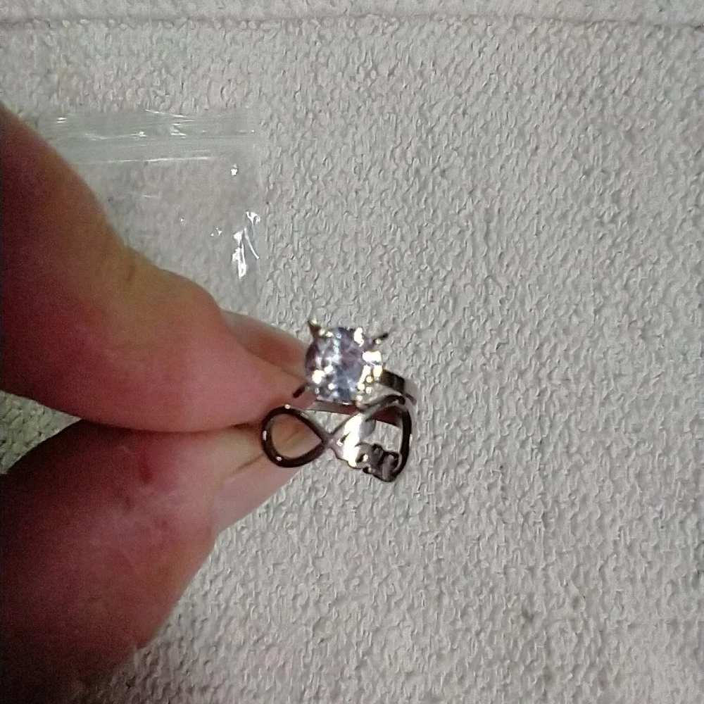 Silvertone stainless steel love 😘 crystal ring 6.5